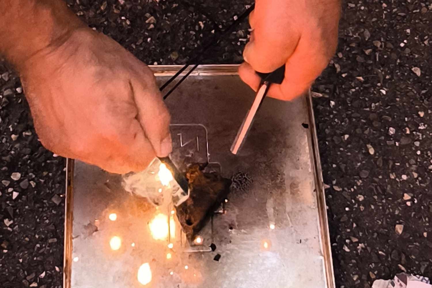Feuer_mit_Zunderschwamm_red.jpg